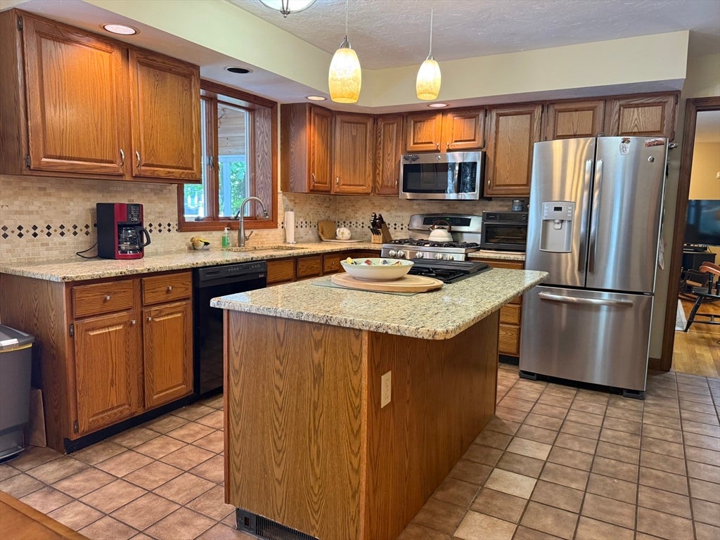8 Tattan Farm Rd, Worcester, MA, 8 Tattan Farm Rd, Worcester, MA Photo #5