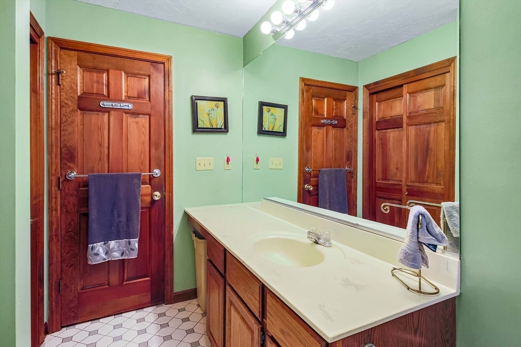 8 Tattan Farm Rd, Worcester, MA, 8 Tattan Farm Rd, Worcester, MA Photo #26