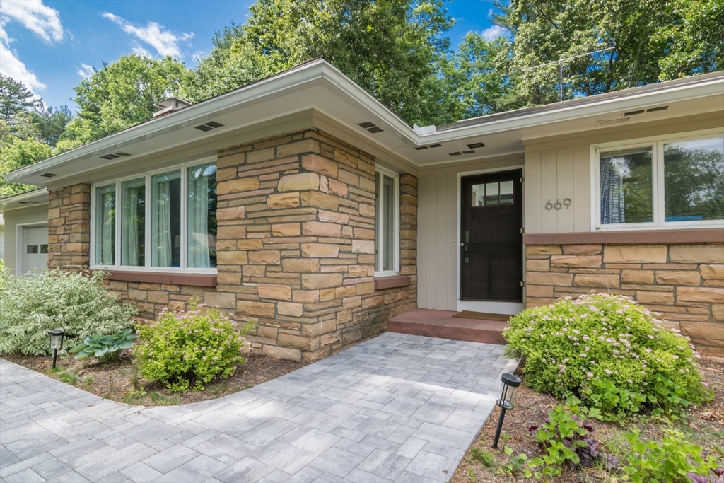 669 Westhampton Rd