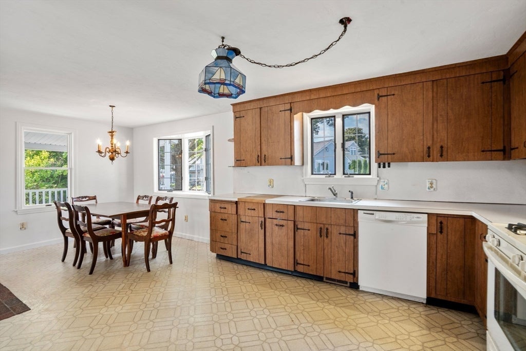 584 Circuit Ave, Bourne, MA, 584 Circuit Ave, Bourne, MA Photo #10