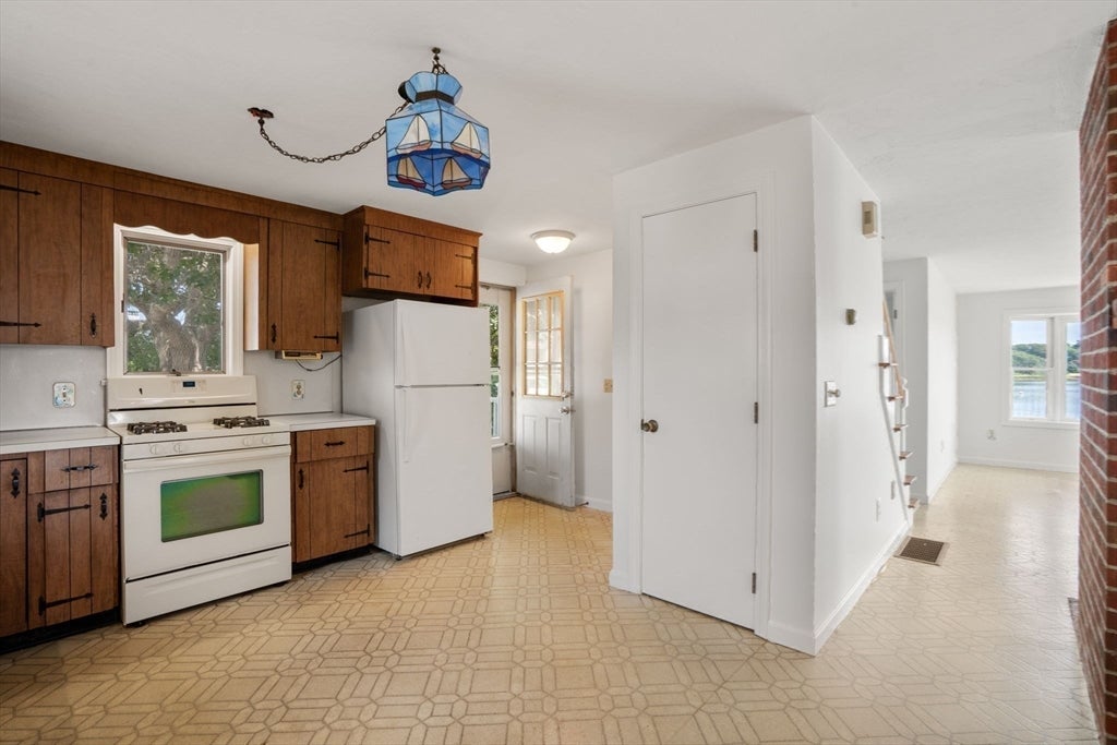 584 Circuit Ave, Bourne, MA, 584 Circuit Ave, Bourne, MA Photo #12