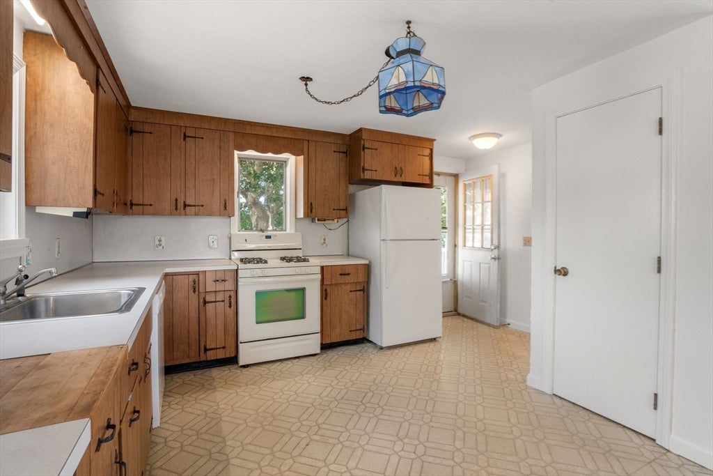 584 Circuit Ave, Bourne, MA, 584 Circuit Ave, Bourne, MA Photo #7