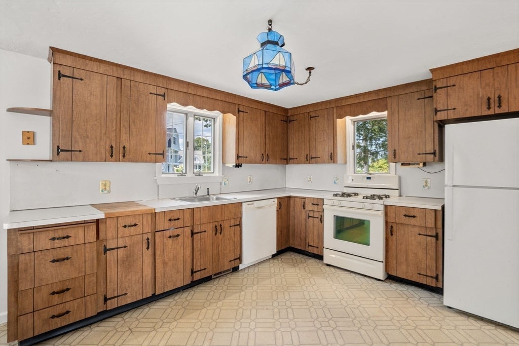 584 Circuit Ave, Bourne, MA, 584 Circuit Ave, Bourne, MA Photo #8