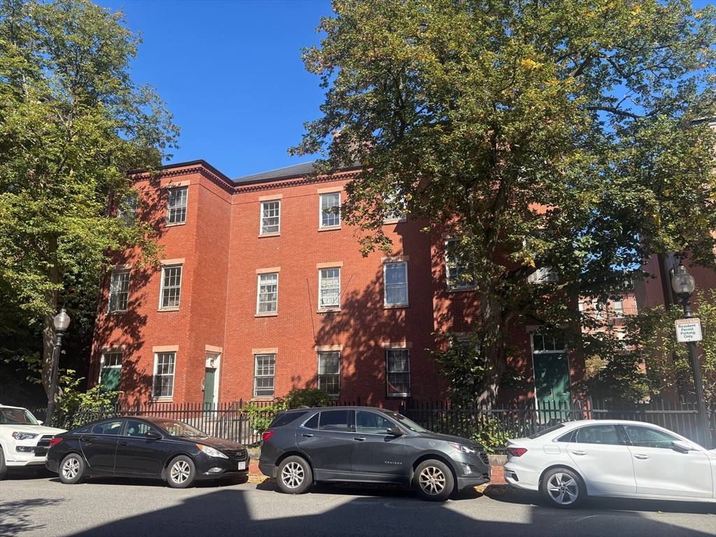 35-43 Rutland St