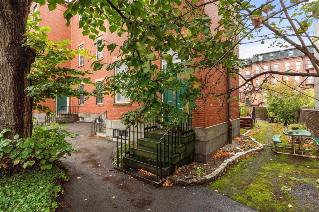 35-43 Rutland St