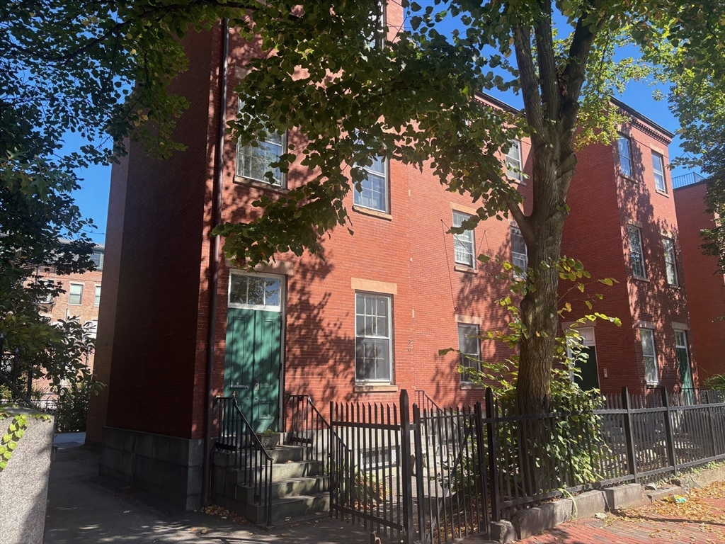 35-43 Rutland St