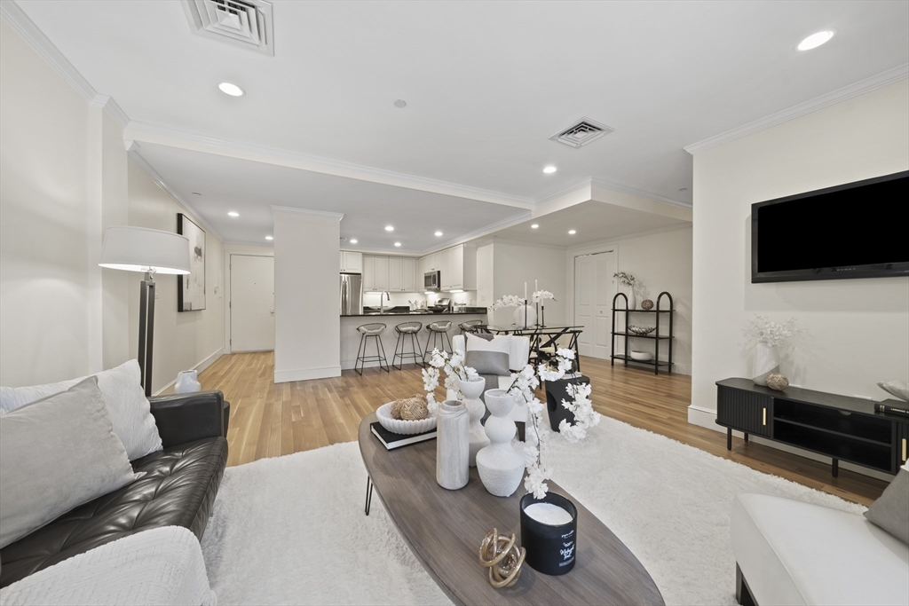 321 Hammond Pond Pkwy 105