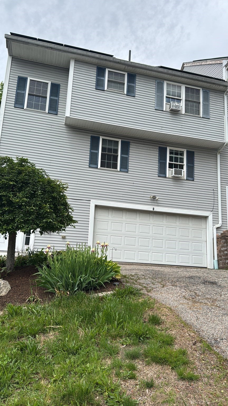 Photo of 1 Clegg St, Worcester, MA