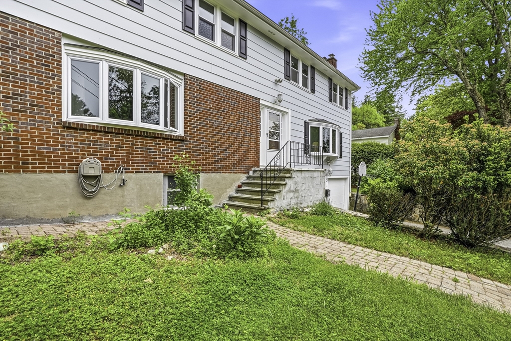 57 Lanewood Ave