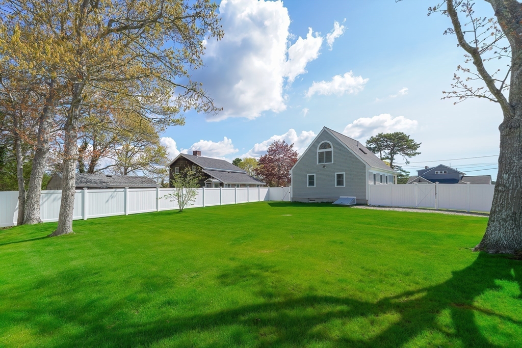 245 Edgewater Dr E