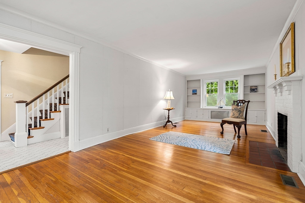 8 Warren Road