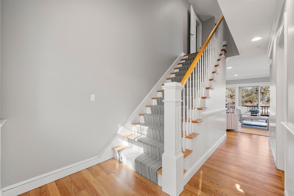 1082 Main St 1082