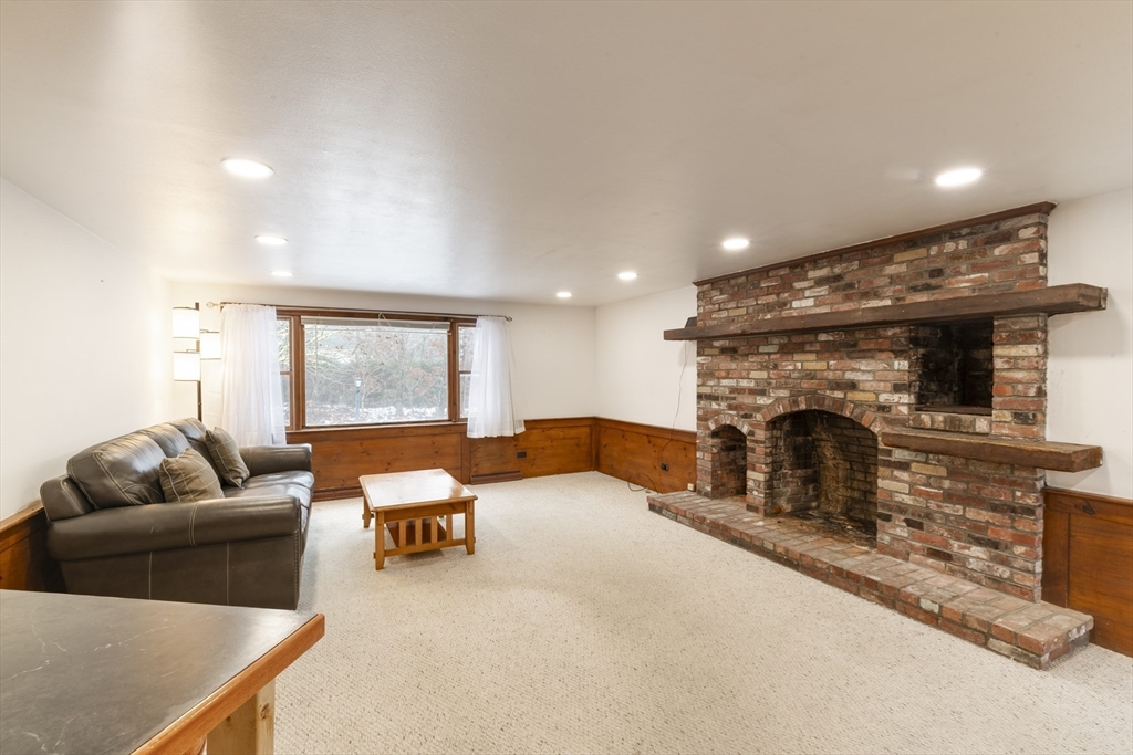 25 Crosby Ln