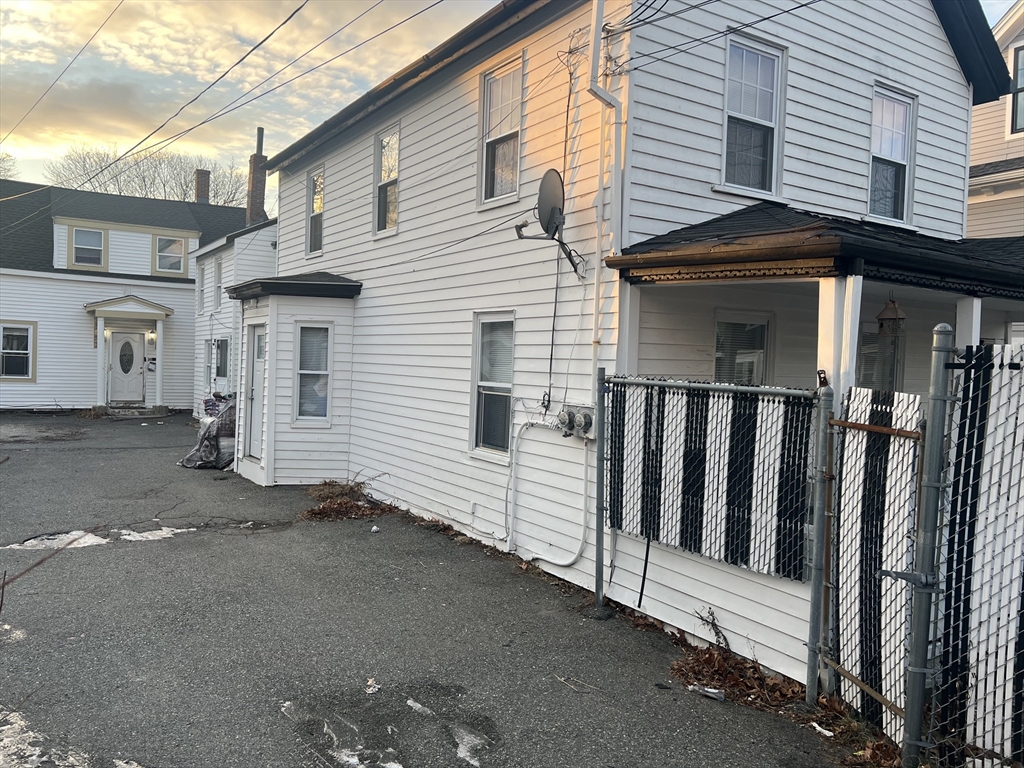 32 Temple St