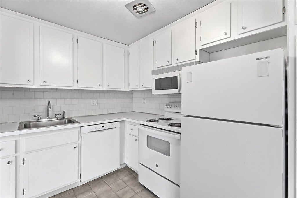 1 Colonial Dr #B1-8, Andover, MA, 1 Colonial Dr #B1-8, Andover, MA Photo #6