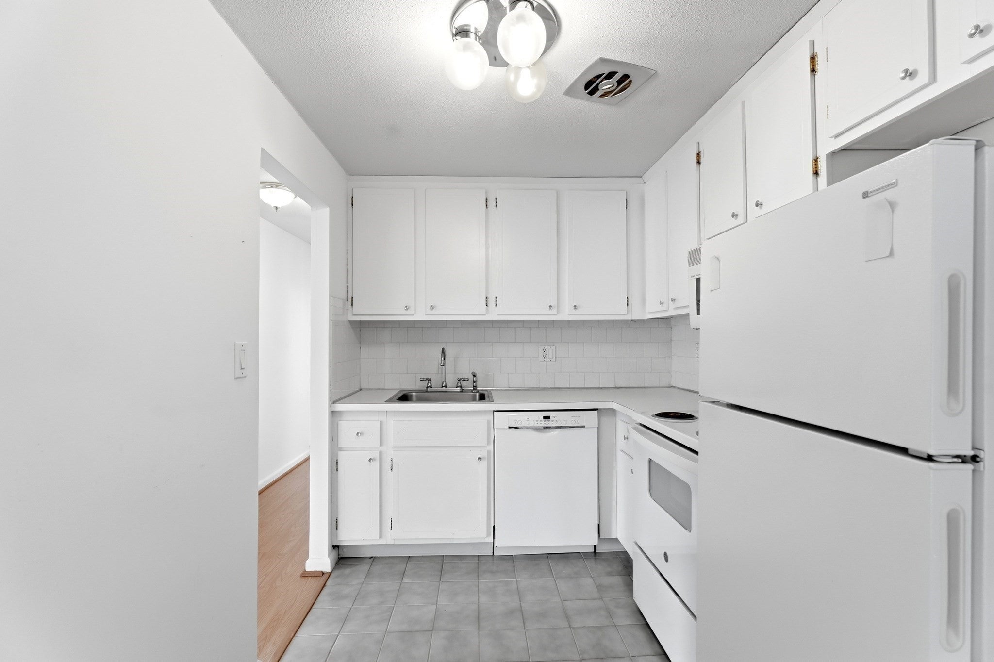 1 Colonial Dr #B1-8, Andover, MA, 1 Colonial Dr #B1-8, Andover, MA Photo #5