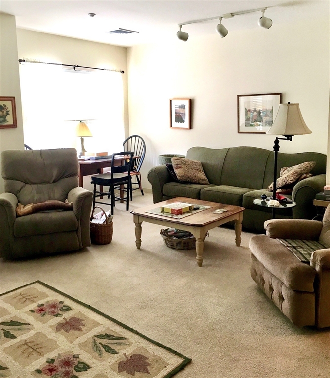 250 Main Street 204
