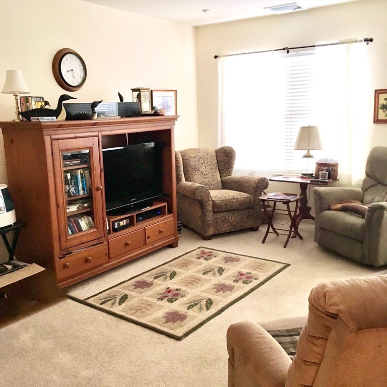250 Main Street 204