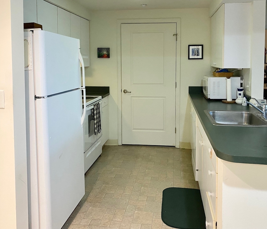 250 Main Street 204