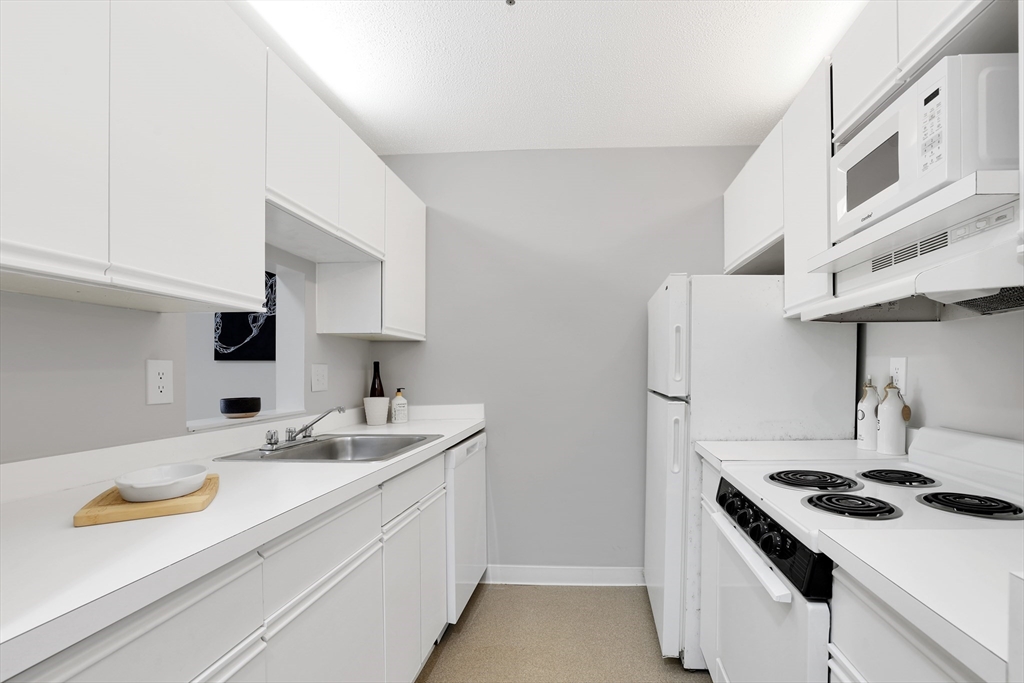 133 Commander Shea Blvd 620