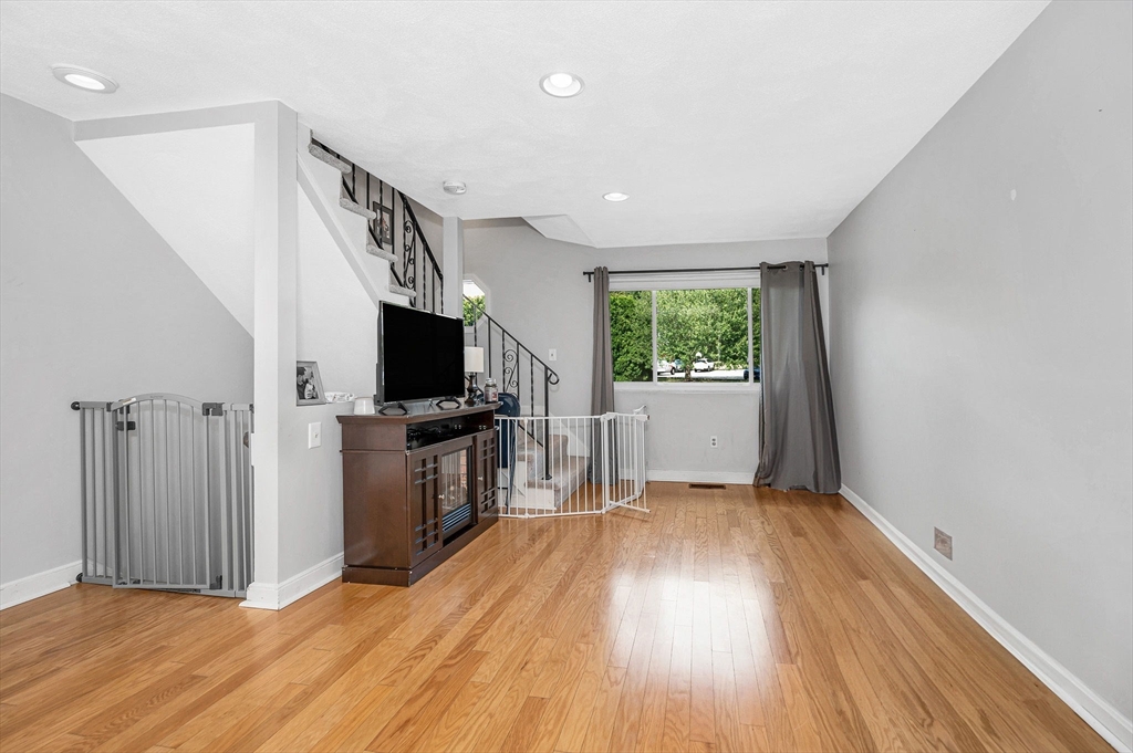 54 Sterling Ln 54