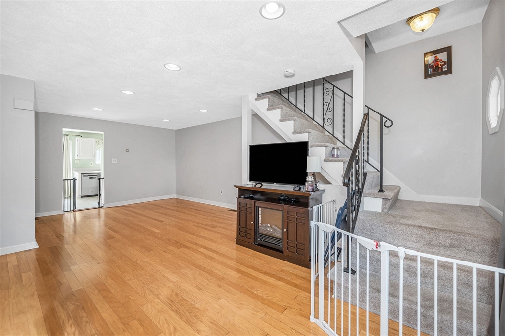 54 Sterling Ln 54