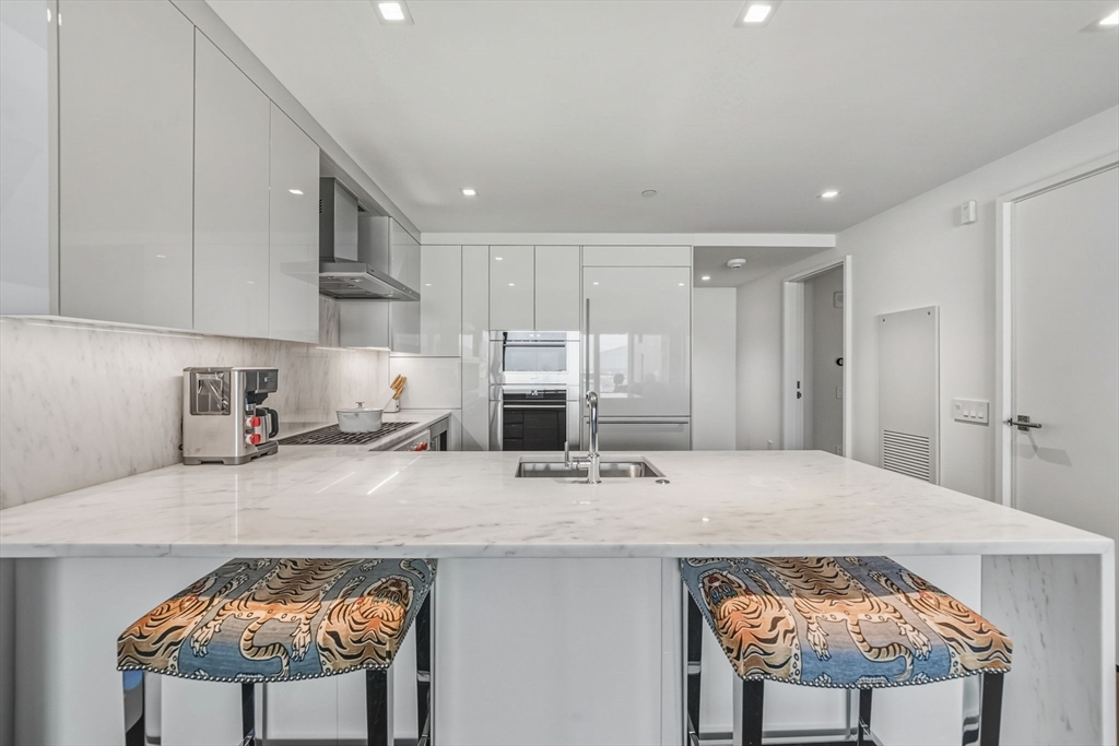 Boston, Massachusetts 02210, United States, 2 Bedrooms Bedrooms, ,3 BathroomsBathrooms,Residential,Active,249979