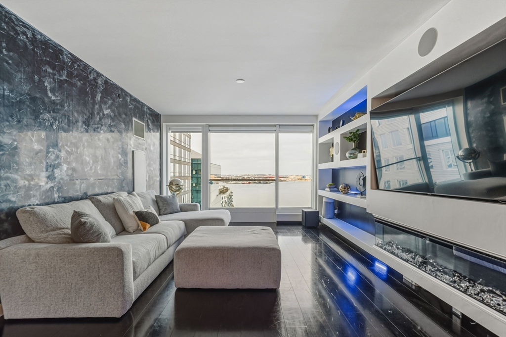 150 Seaport Blvd 17C