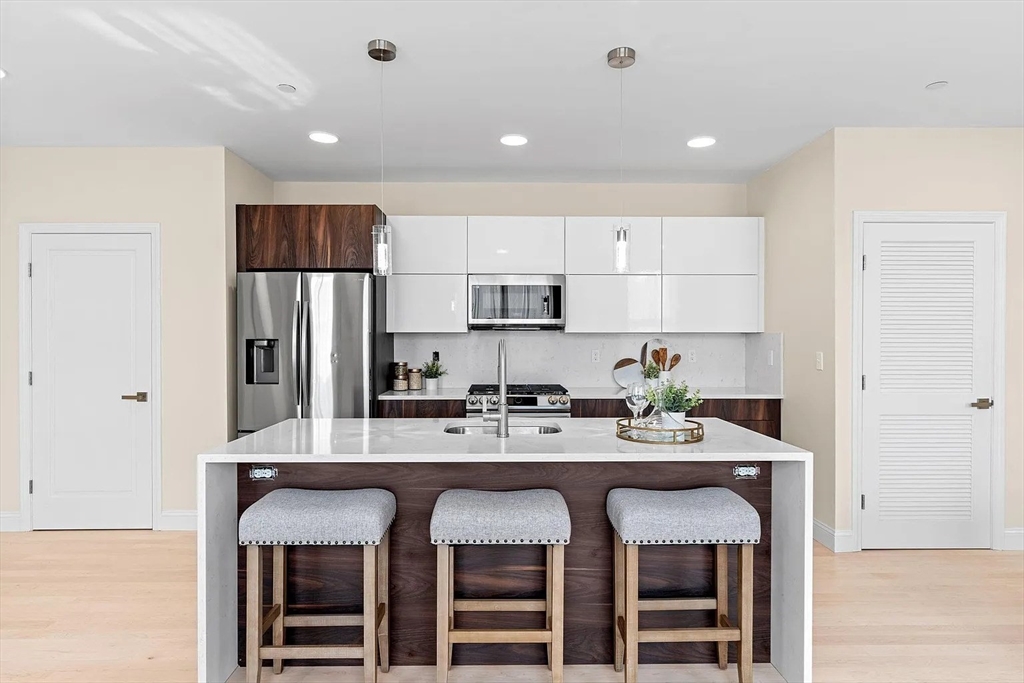 124 Warren Street 302