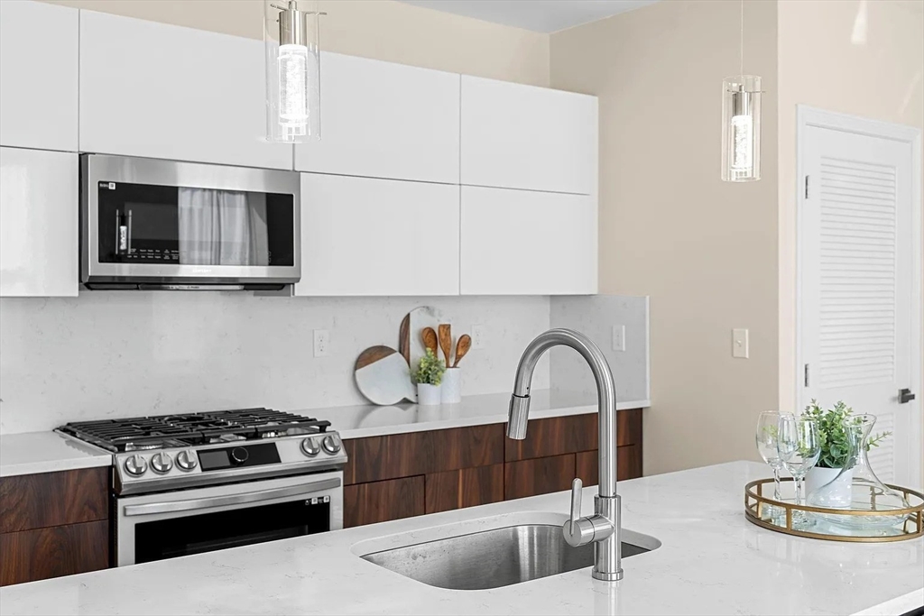 124 Warren Street 302