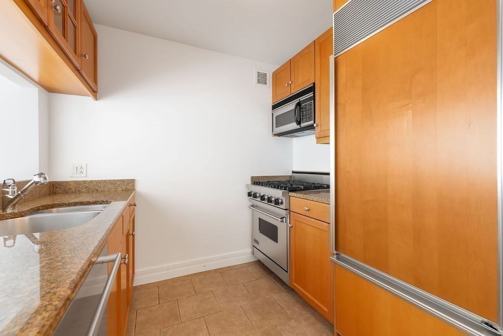 1 Avery St 14C