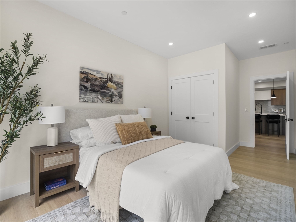 Boston, Massachusetts 02129, United States, 3 Bedrooms Bedrooms, ,2 BathroomsBathrooms,Residential,Active,221075