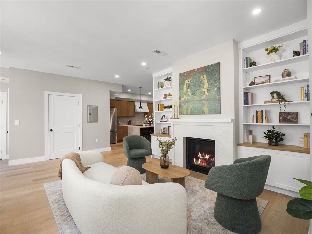 106-108 Bunker Hill St 6