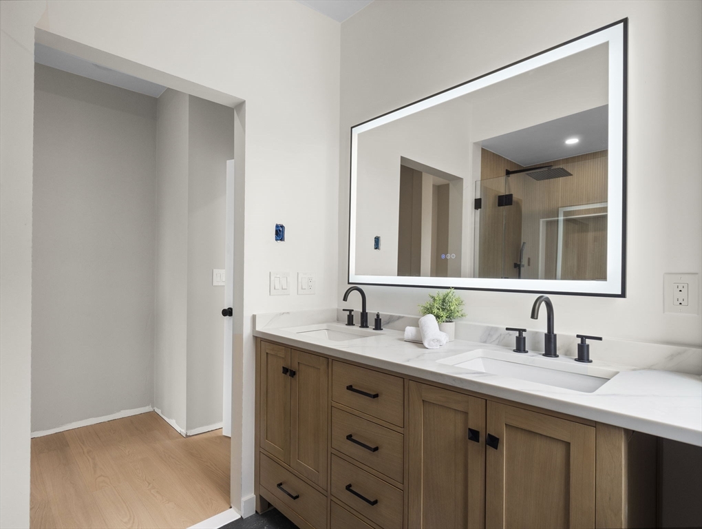 Boston, Massachusetts 02129, United States, 3 Bedrooms Bedrooms, ,2 BathroomsBathrooms,Residential,Active,221075