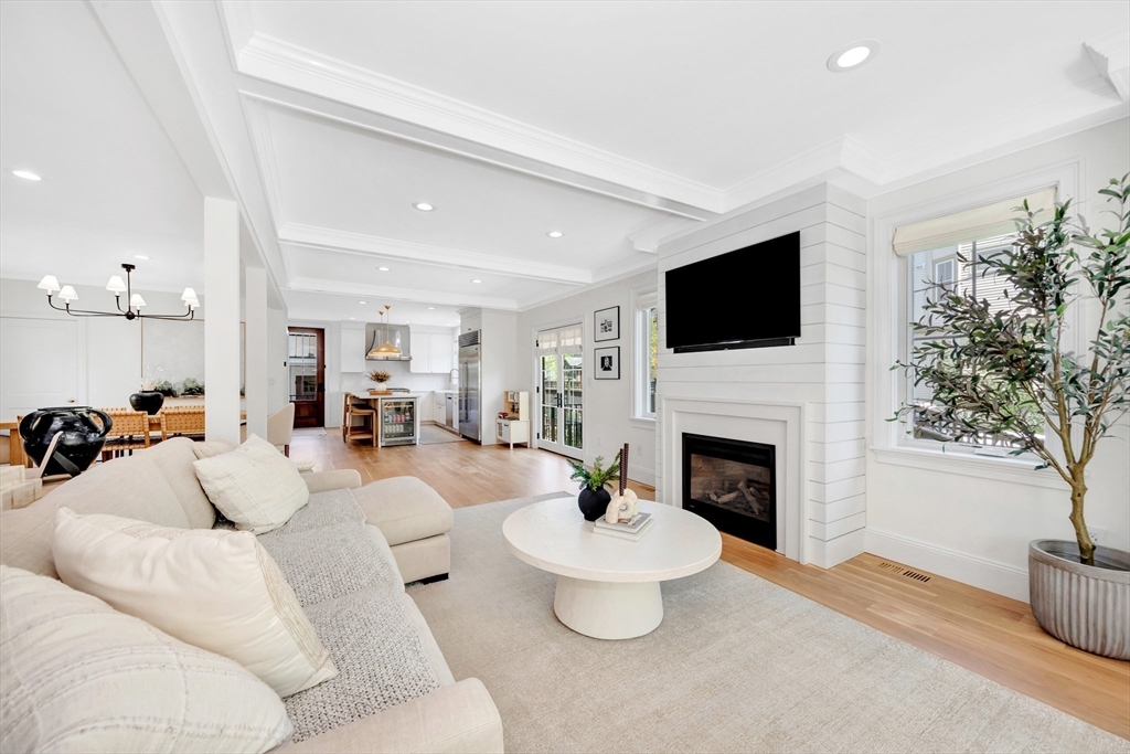 7 Newman Street