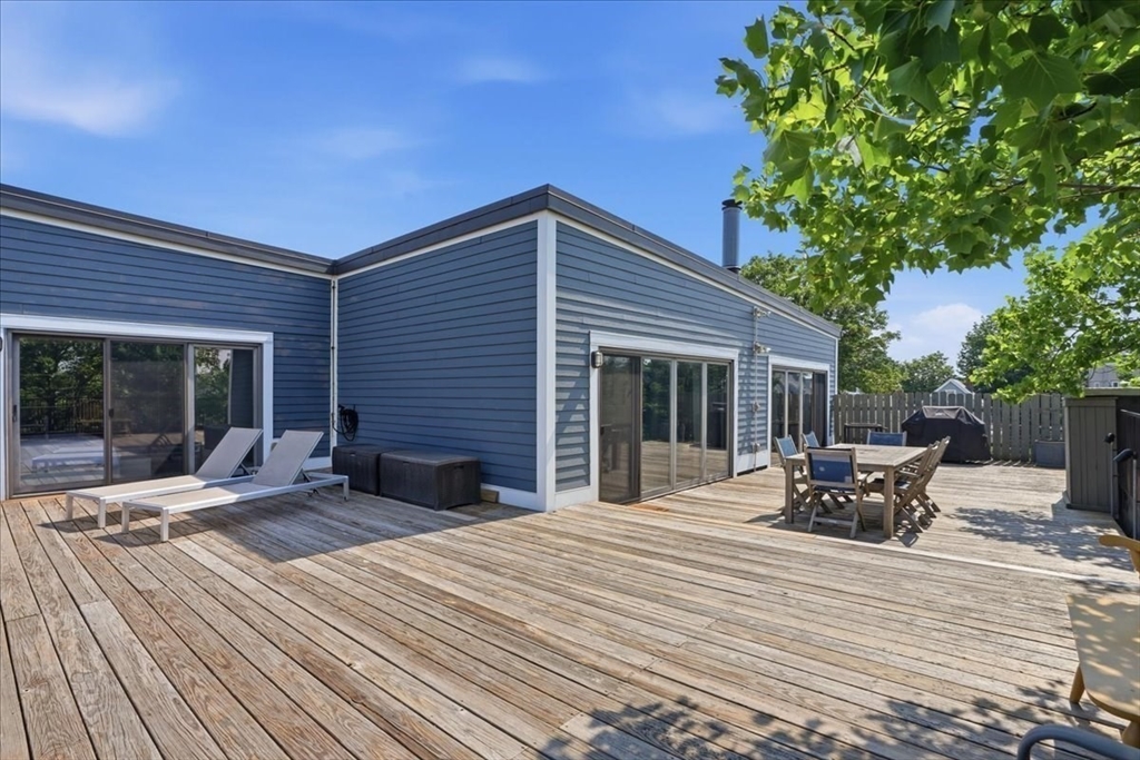 950 Dorchester Ave 300