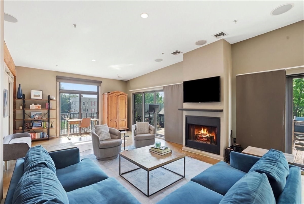 950 Dorchester Ave 300