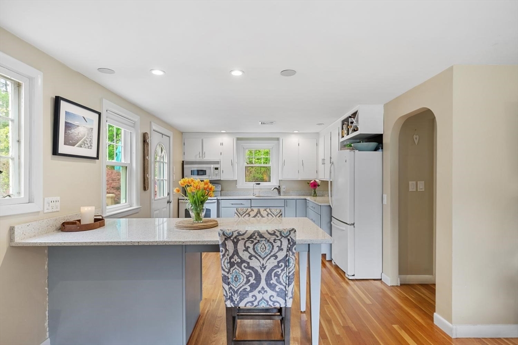 22 Ortins Rd, Hamilton, MA Photo #3