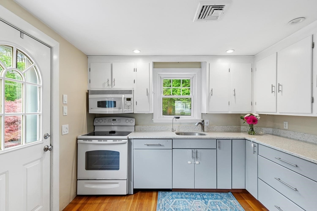 22 Ortins Rd, Hamilton, MA Photo #5