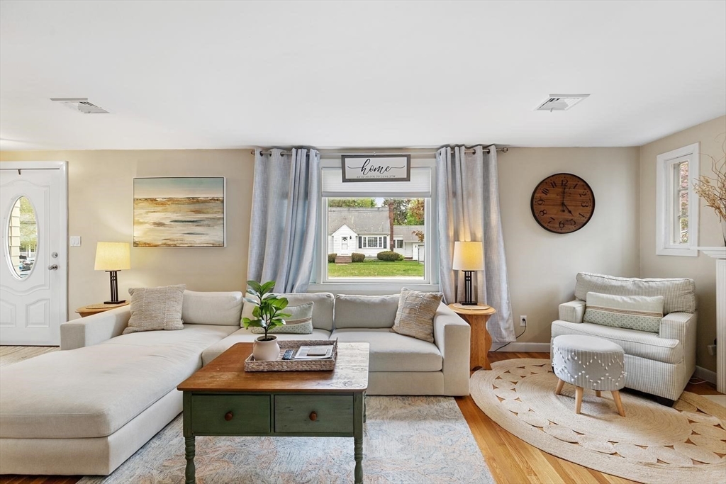 22 Ortins Rd, Hamilton, MA Photo #12