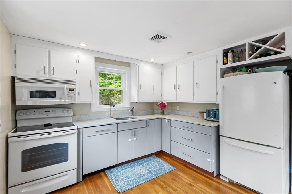 22 Ortins Rd, Hamilton, MA Photo #4