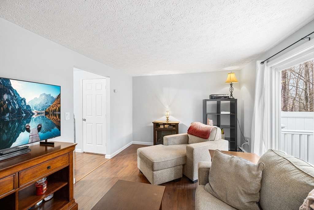20 Olde Colonial Dr 6