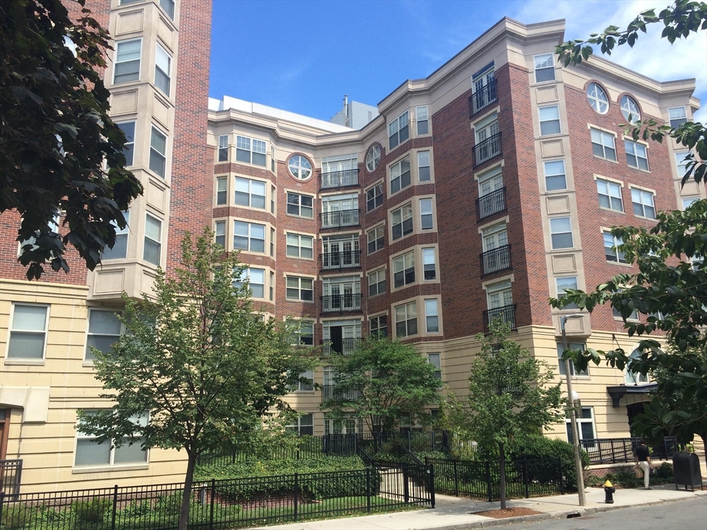 75 Peterborough St #713 Floor 7