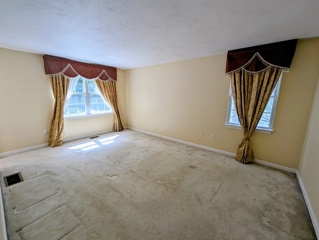 Franklin, Massachusetts 02038, United States, 3 Bedrooms Bedrooms, ,3 BathroomsBathrooms,Residential,Active,198832