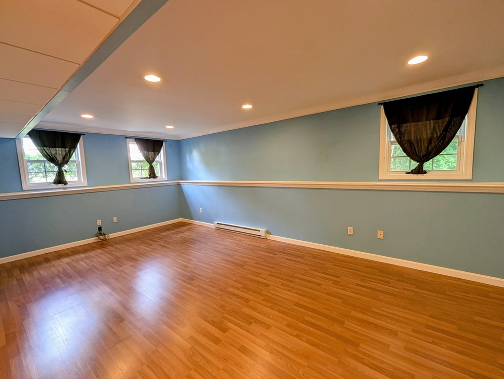 Franklin, Massachusetts 02038, United States, 3 Bedrooms Bedrooms, ,3 BathroomsBathrooms,Residential,Active,198832