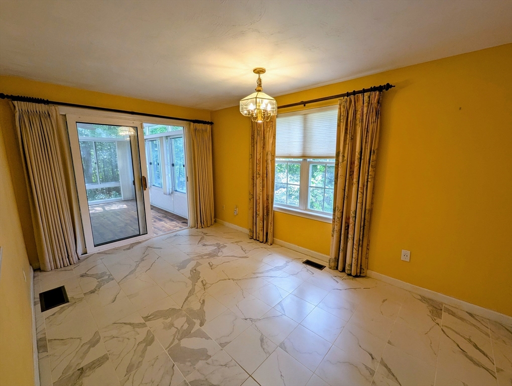 Franklin, Massachusetts 02038, United States, 3 Bedrooms Bedrooms, ,3 BathroomsBathrooms,Residential,Active,198832