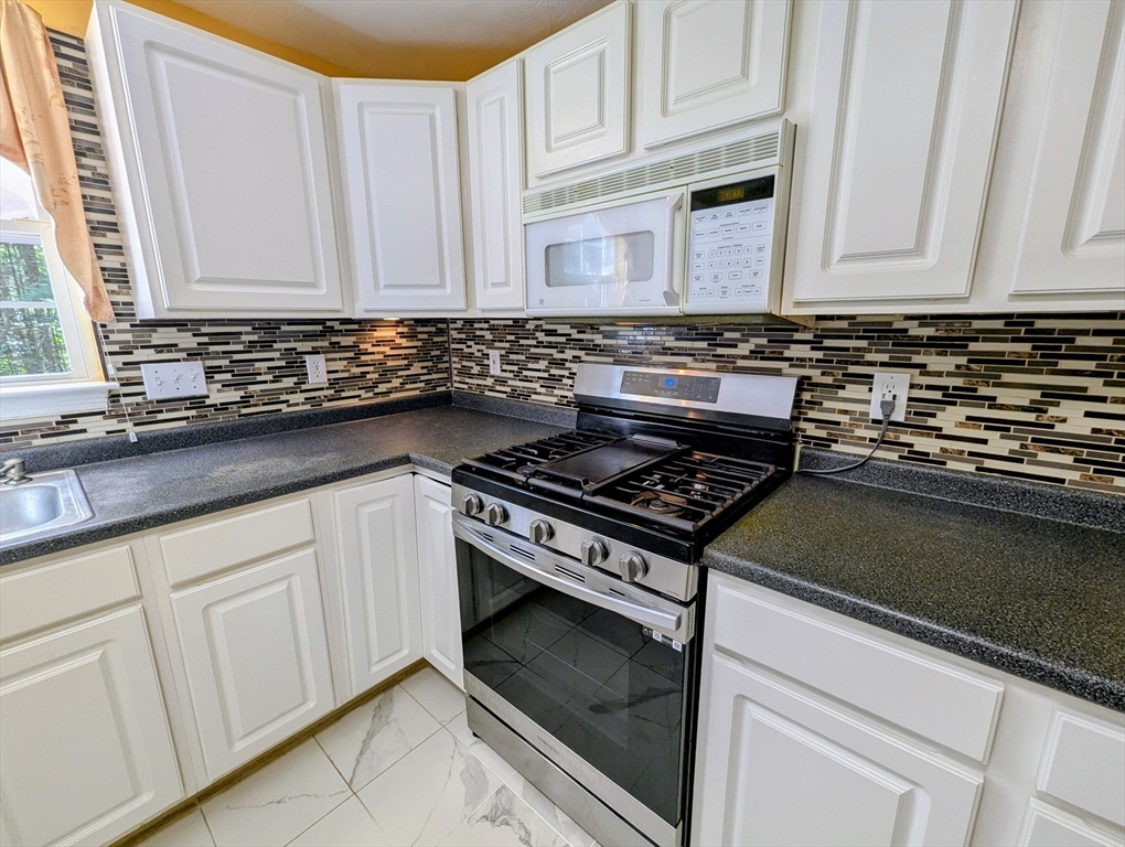 Franklin, Massachusetts 02038, United States, 3 Bedrooms Bedrooms, ,3 BathroomsBathrooms,Residential,Active,198832