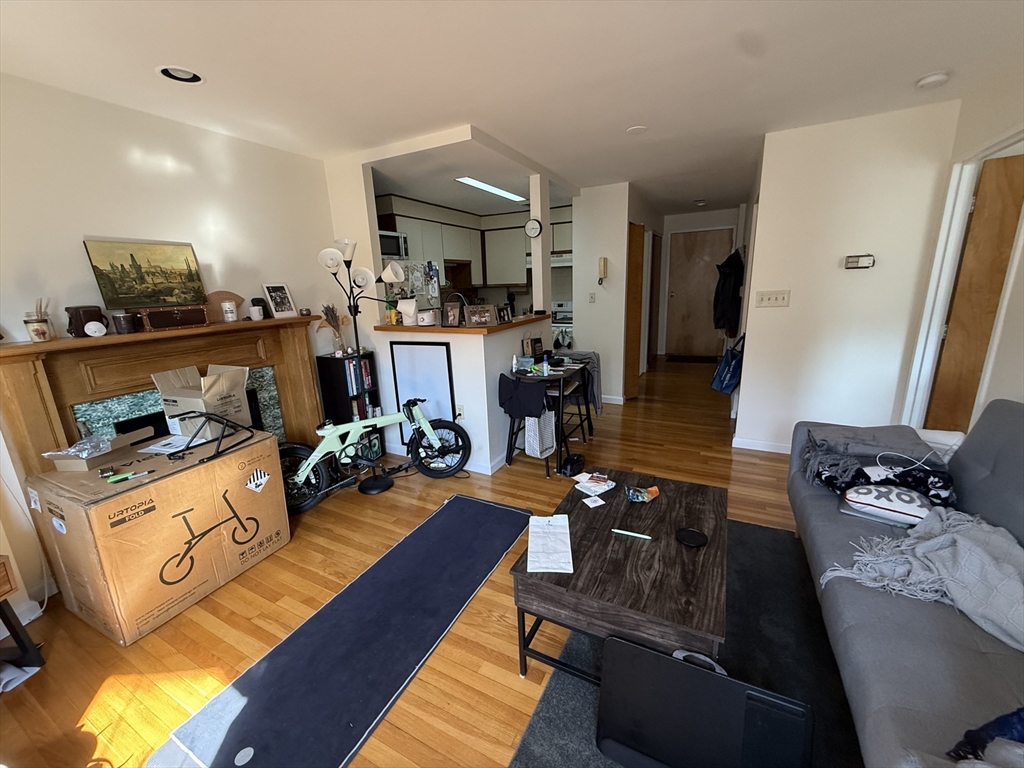 87 Gainsborough St. 303