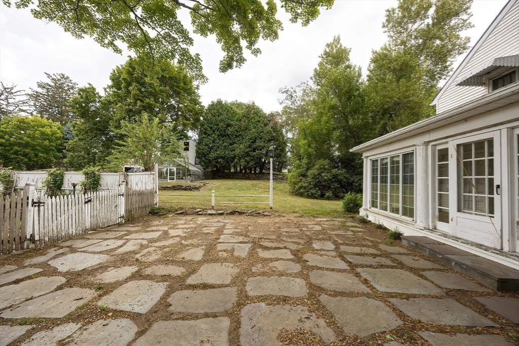 Hudson, Massachusetts 01749, United States, 8 Bedrooms Bedrooms, ,4 BathroomsBathrooms,Residential,Active,201610