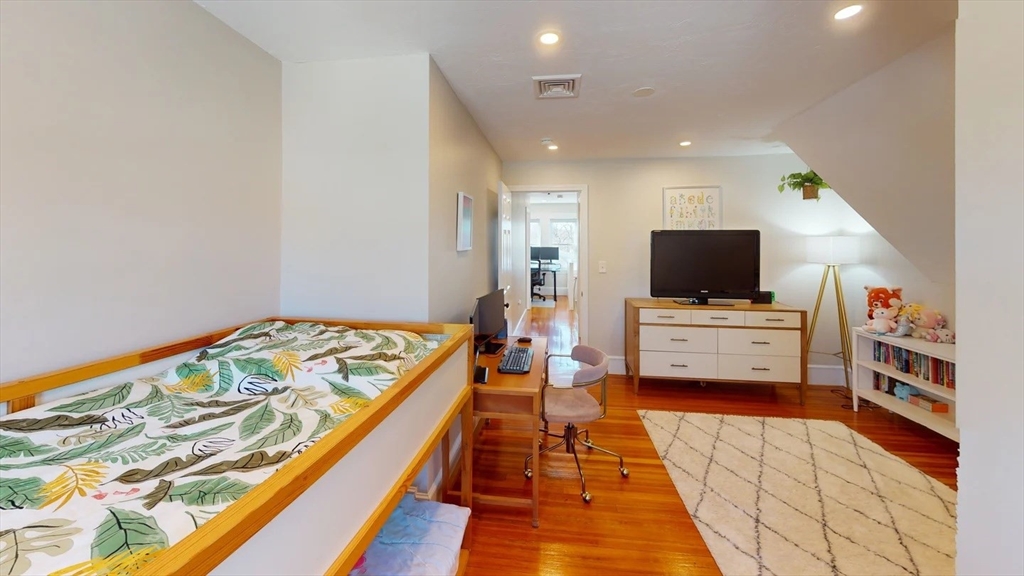 7 Harriet Ave #7, Belmont, MA Photo #10